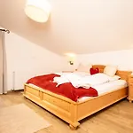 Bergwald Apartament *